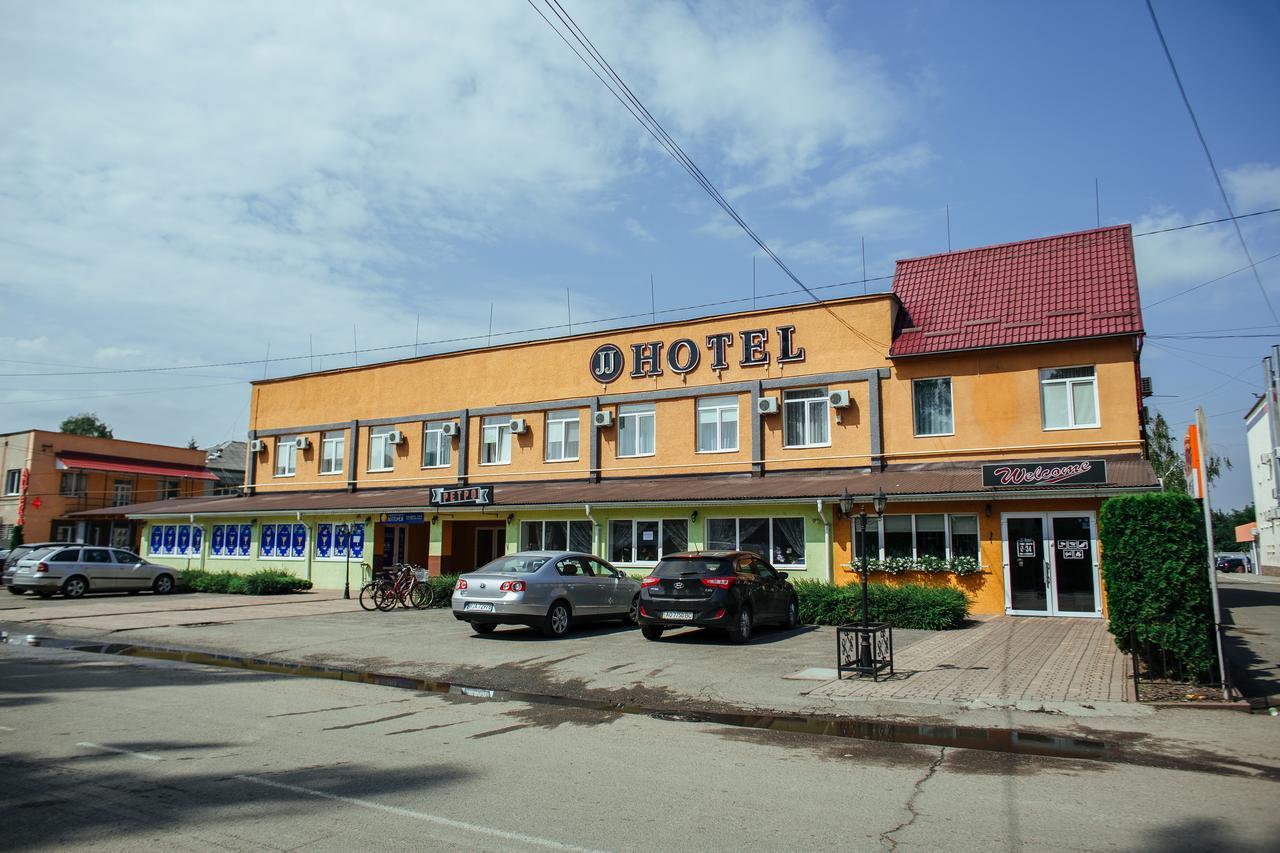 Jj Hotel Vynohradiv Exteriör bild