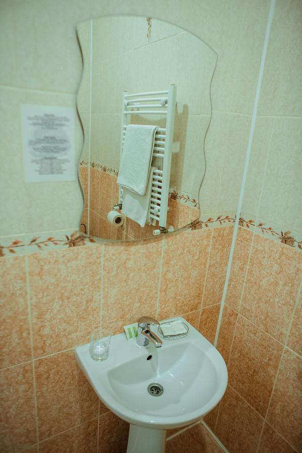 Jj Hotel Vynohradiv Exteriör bild